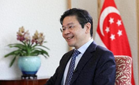 天盈资本 新加坡总理抵京, 登机前连送四词, 李显龙预言结局